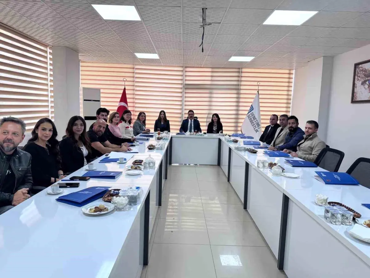 Mardin'de Sanat ve Rehabilitasyon Buluşması: Dizi Oyuncuları Yükümlülerle Buluştu