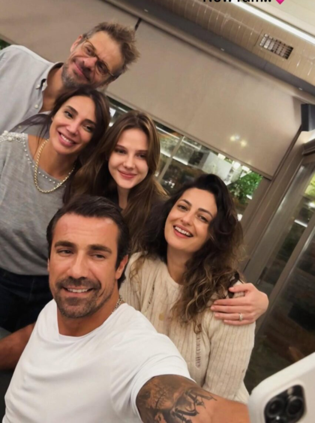 Alina Boz uçakta haberi okuyor