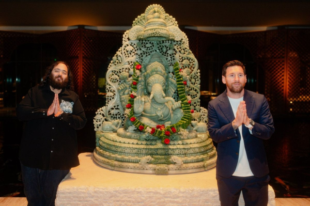 Messi Hanuman tapınağında dua ederken