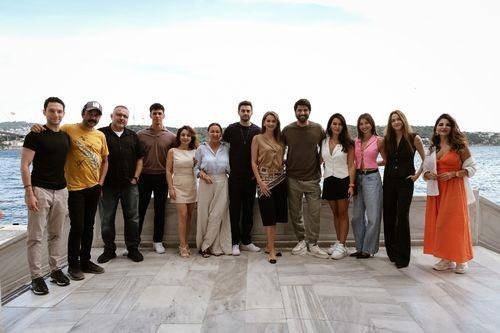 Engin Akyürek ve Gülsim Ali sahne arkası