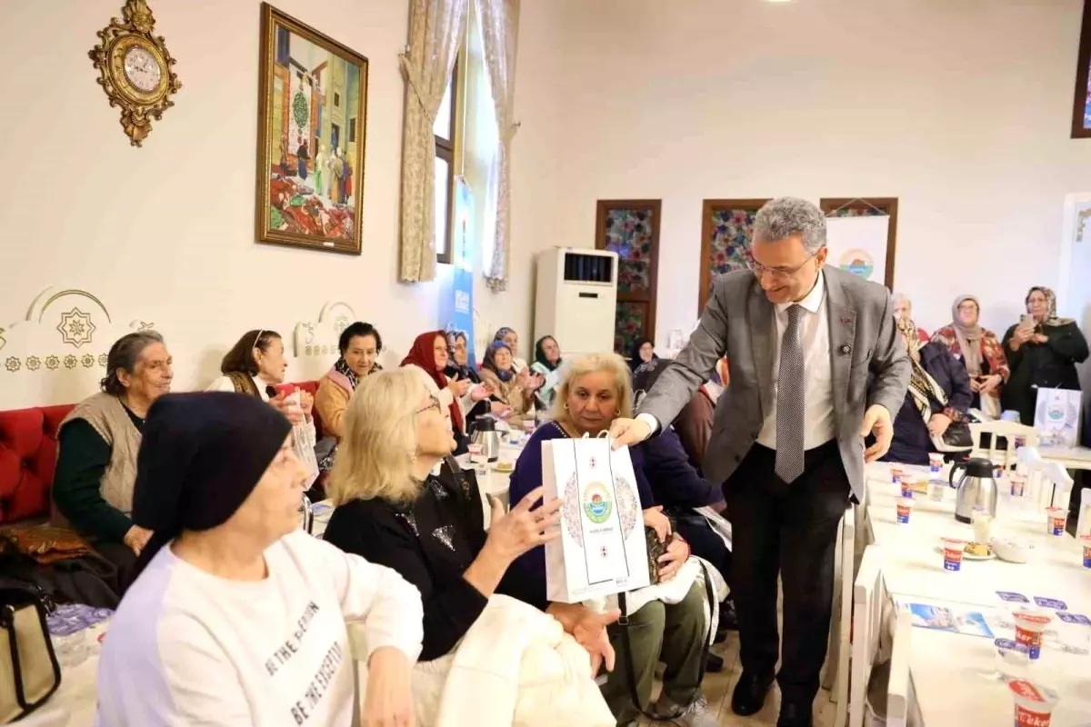 İlkadım Belediyesi'nden Yaş Almış Kadınlara Özel Yıl Sonu Kutlaması