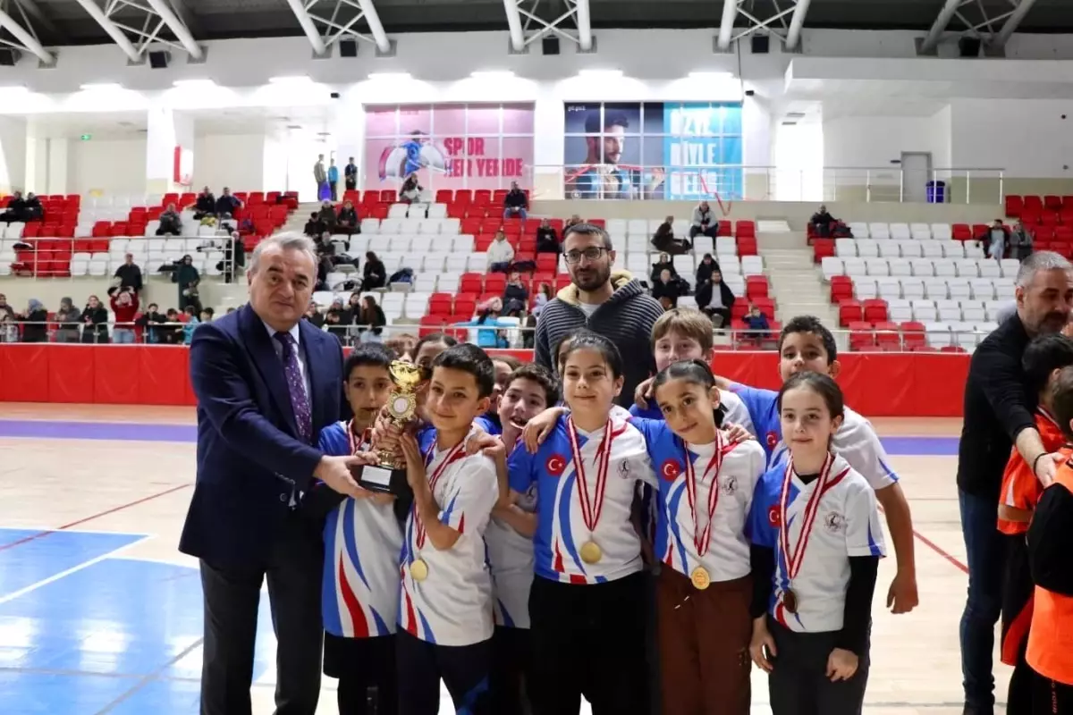 Bozüyük’te Okul Sporları ve Geleneksel Oyunlar Coşkuyla Tamamlandı