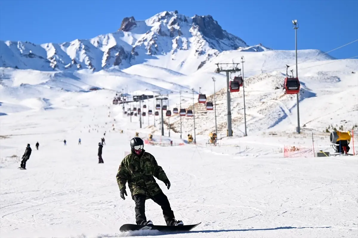 Erciyes Dağları'nda Kış Coşkusu: 70 cm Karla Kayak Sezonu Resmen Açıldı