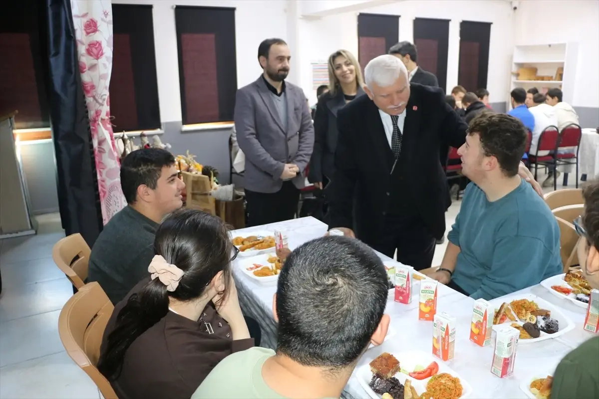 Of'ta Yerli Malı Haftası Coşkusu: Öğrenciler Lezzetli Sunumlar Yaptı