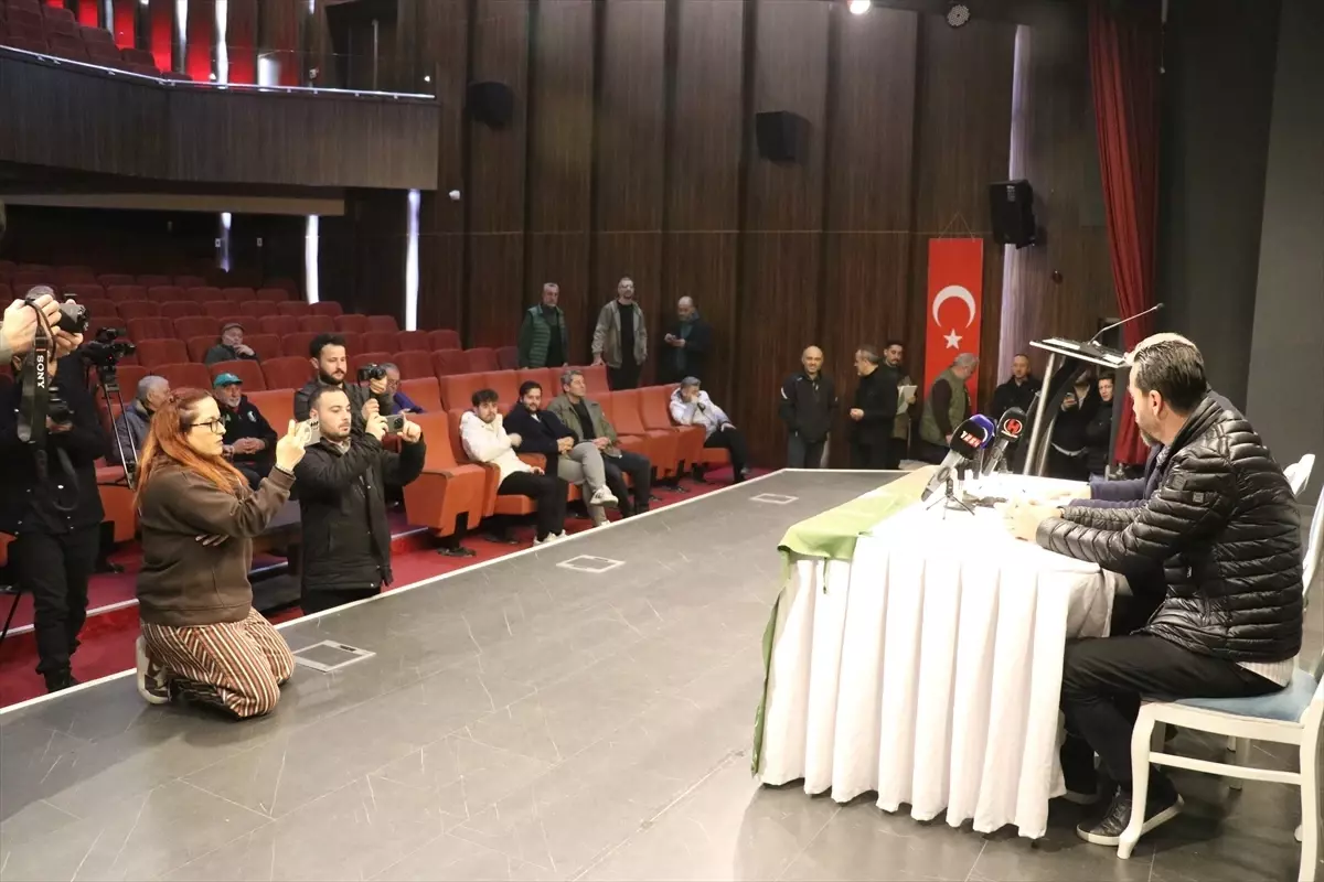 Sakaryaspor Genel Kurulu Katılım Yetersizliği Nedeniyle Erteleniyor