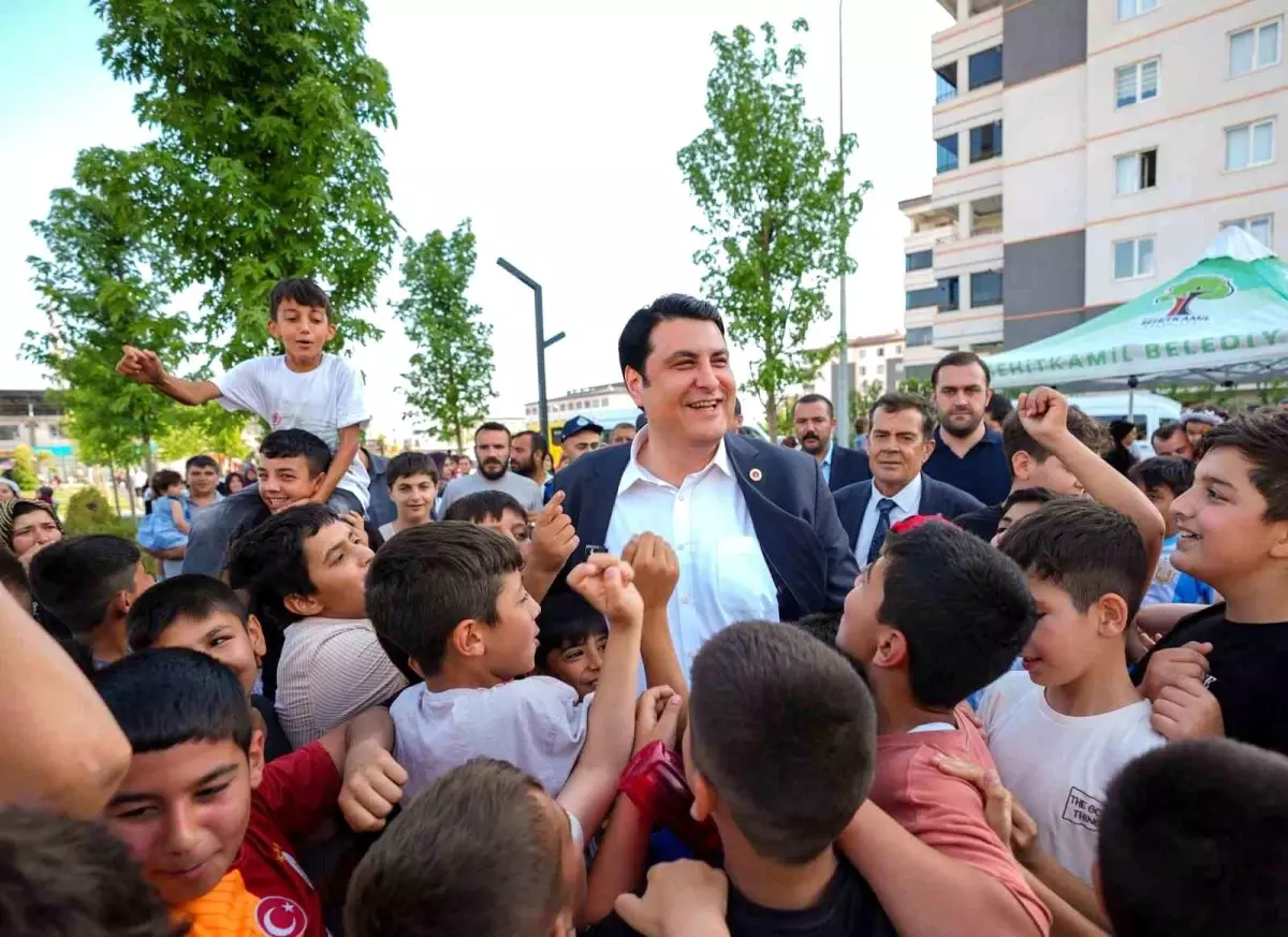 Şehitkamil’de 104. Yıl Dönümü Coşkusu: Gençlik, Sanat ve Müzik Bir Arada