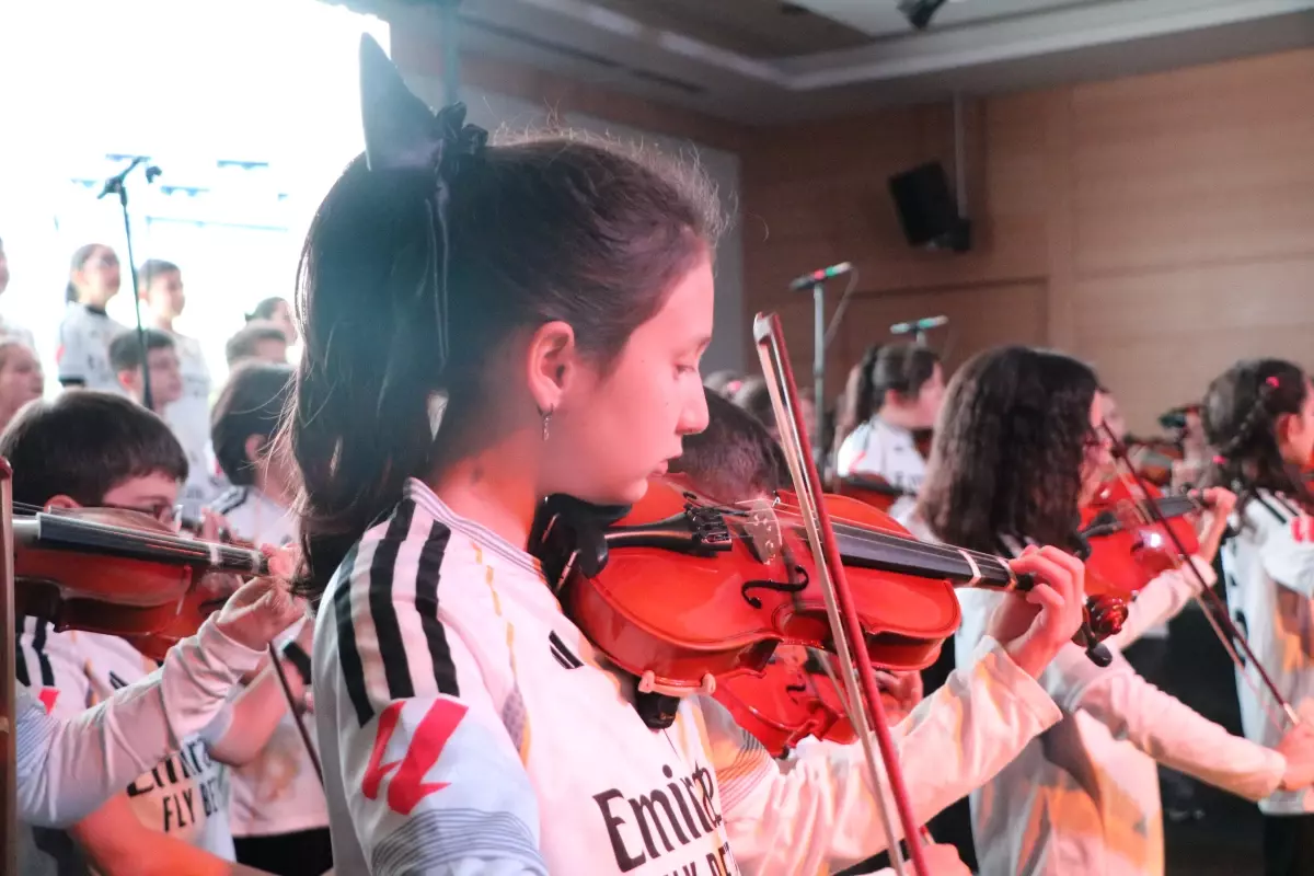 Arda Güler’in Yılın Sporcusu Ödülü Ailesiyle Birlikte Kutlandı