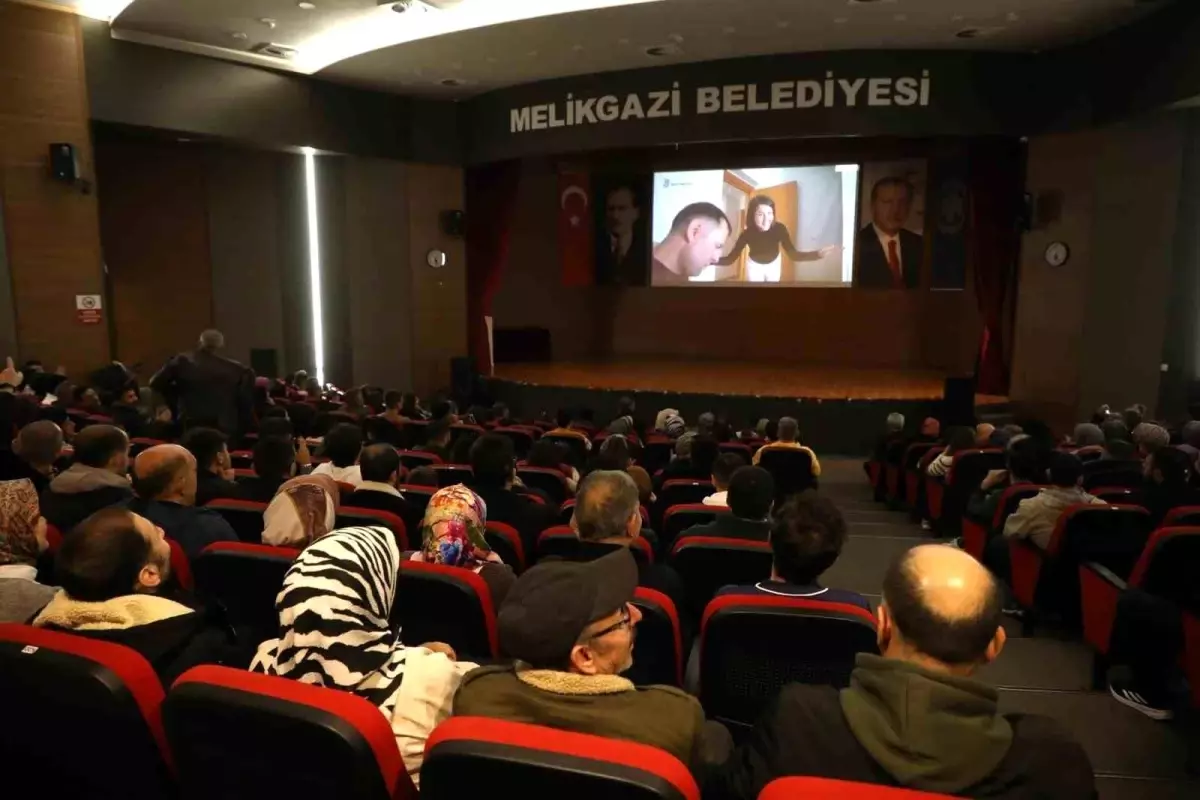 Melikgazi Belediyesi'nden İşitme Engellilere Özel Sessiz Film Gösterimi