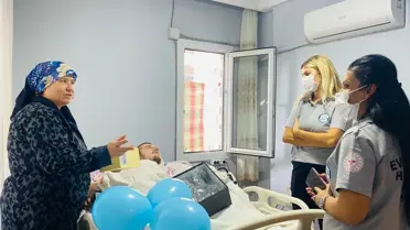 Adana’da Yatak Bağımlı Genç İçin Sürpriz Doğum Günü: Projeksiyonla Büyük Ekranda Film Keyfi