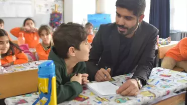 Bitlis’te Yenilikçi Öğretmen, Öğrencilerini Kitaptan Kısa Filme ve Robotik Koduza Taşıyor