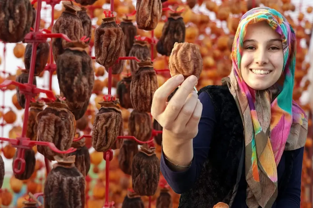 Sakarya’da Kadınlar, Cennet Hurmasını Sobada Kurutarak Kilosu 600 TL’ye Satıyor