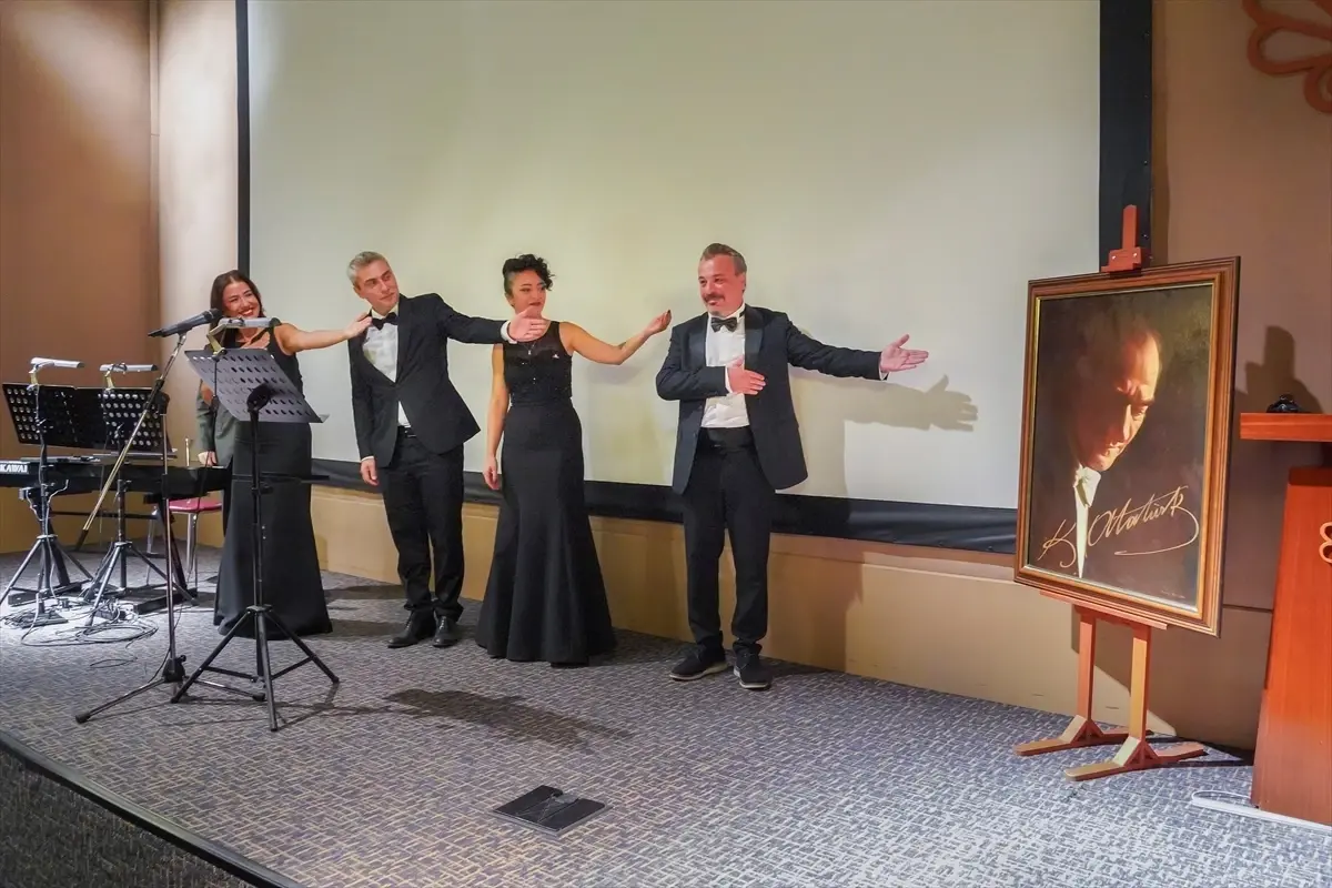 Antalya DOB'dan Atatürk'ü Sevdiği Şarkılarla Anma Konseri