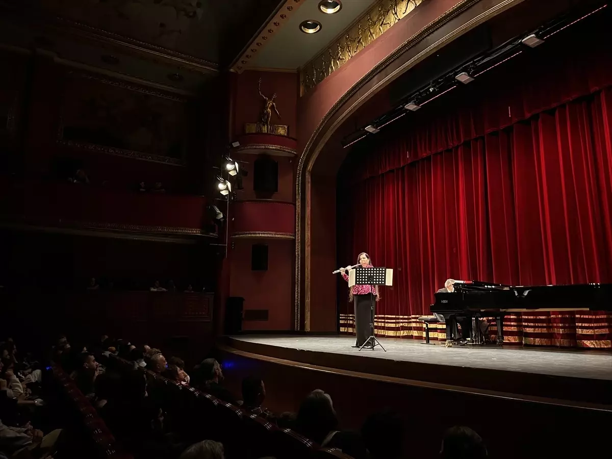 Şefika Kutluer'in ‘Sihirli Flüt’ Konseri Kadıköy Süreyya Operası'nda Büyüledi