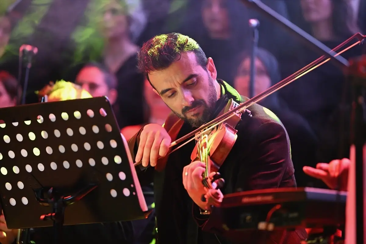 Düzce'nin Sesleri Korosu, Öğretmenler Günü’nde Retro Şarkılarla Coşkuyu Yakaladı