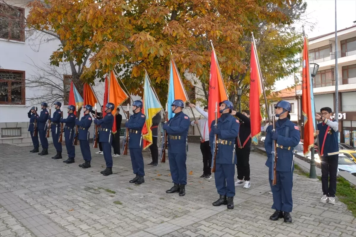 Eskişehir'de Atatürk Anma Töreni: Saygı Duruşu, Konser ve Akademik Panel