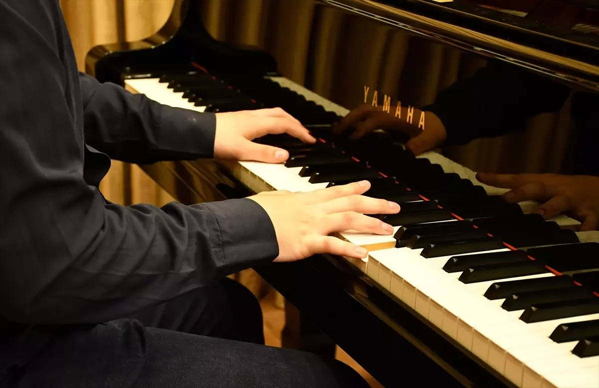 Görme Engelli Piyanist Ekrem Özcan Yılmaz’ın Uluslararası Sahne Hayalleri