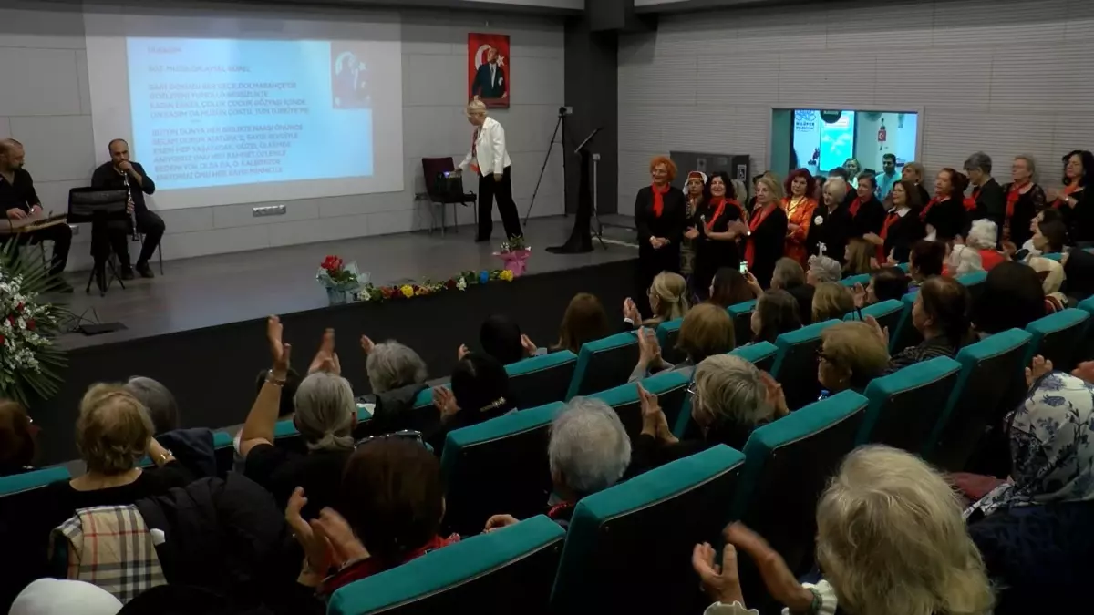 Bursa’da 175 Kadın, Atatürk’ü Anmak İçin Büyük Koroyla Sahne Aldı