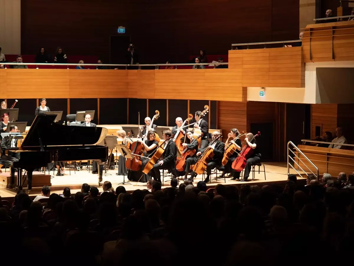 İzmir Devlet Senfoni Orkestrası'ndan İsmet İnönü Anısına Özel Klasik Konser