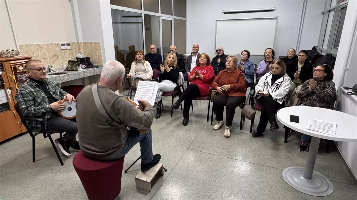 Zonguldak’ta Türk Sanat Müziği Korosu, Yeni Yıla Hazırlık İçin Provalarını Sürdürüyor