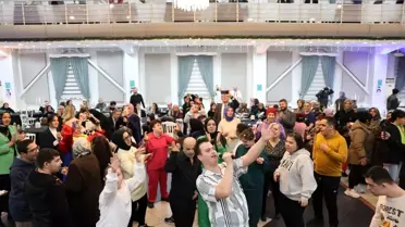 Erenler'de Engelli Dostlarıyla Renkli Bir Gün: Dans ve Mini Konser Coşkusu