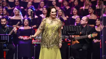 Mersin'de 'İyiliğin Sultanı Turnesi'nde İyilik Korosu ve Türkan Şoray Buluştu