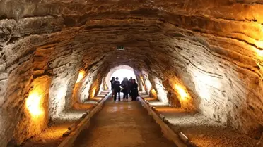 Türk Dünyası Korosu Tuzluca Tuz Mağaraları'nda Büyüleyici Akustik Konserine Sahne Oldu