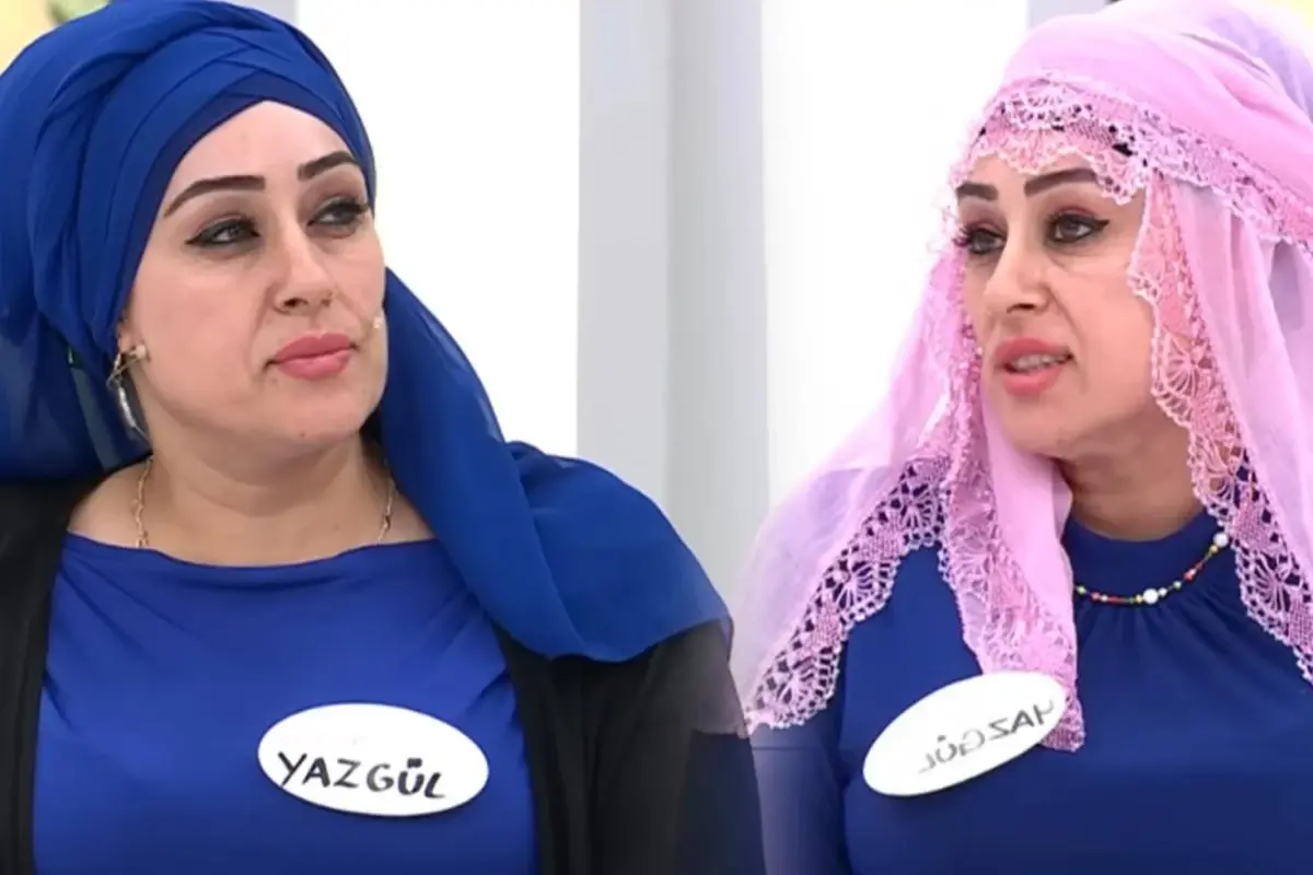 Yazgül Bayat’ın Yeni Görünümü: Siyah Elbisede Çarpıcı Göğüs Dekoltesi