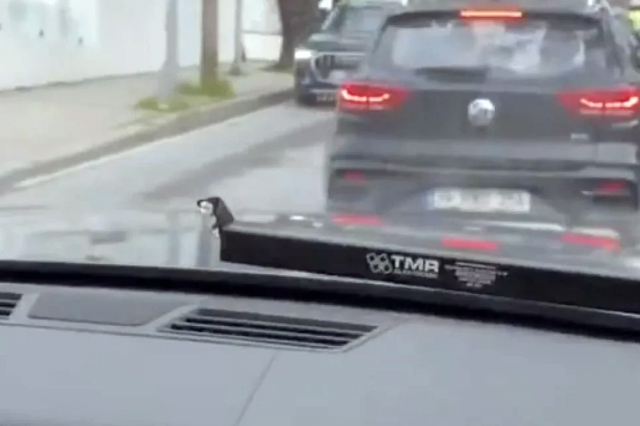 Araç camındaki çakar detayı