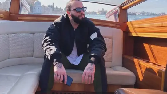 Berkay ve Özlem Ada Şahin, lüks otelde konaklıyor; yeni villa tadilat aşamasında