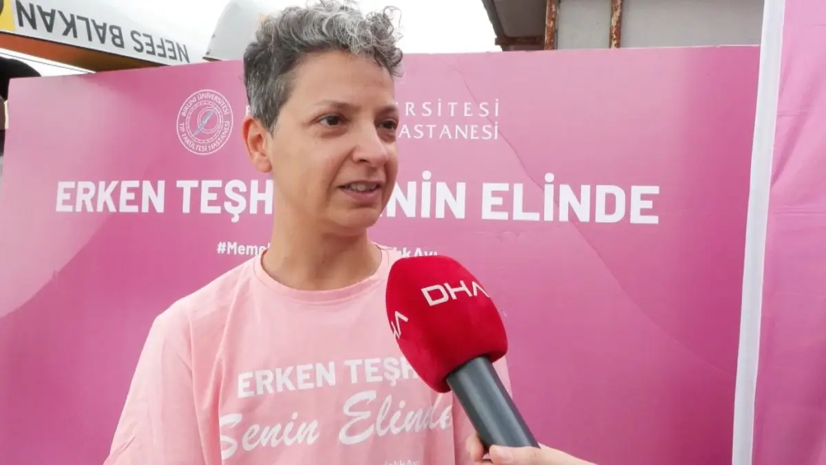 Kadıköy'de Kürek Çekerek Meme Kanseri Farkındalığı Artırıldı