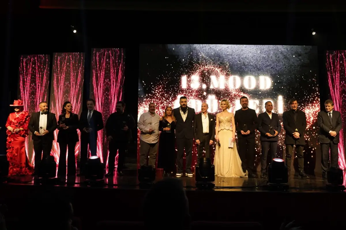 15. Mood Ödülleri Işıltılı Bir Gece: Baby Brown’un Sürpriz Evlilik Teklifi ve Yıldızların Ödül Anları