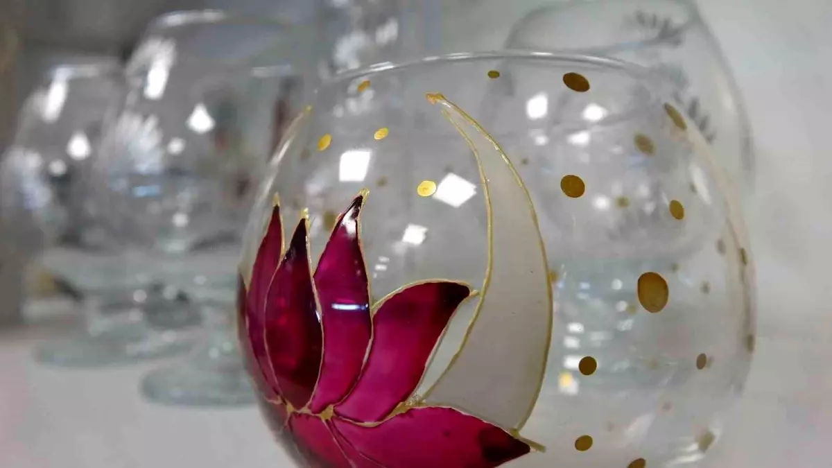 Gaziantep’te Kadınların 800°C Ateşle Yaratıcı Cam Tasarımları