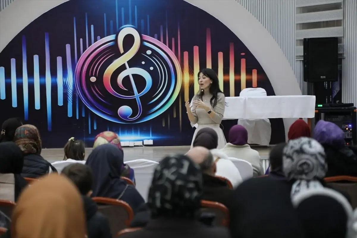 Kavak’ta Aile Bağlarını Güçlendiren İletişim Atölyesi: Saniye Bencik Kangal’dan Pratik Öneriler