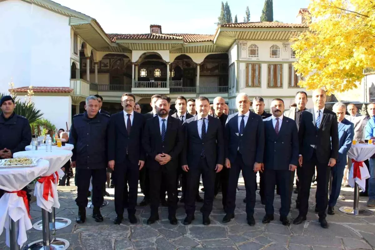 Çakırağa Konağı'nda Hükümlülerin El Sanatı ve Yağlı Boya Eserleri Sergilendi