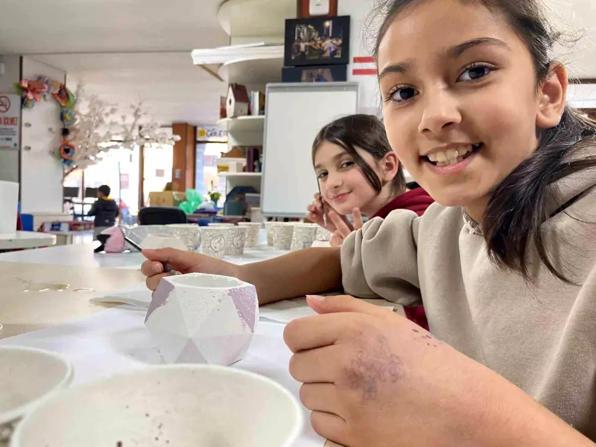 Kötekli Gençlik Merkezi'nde Yaratıcı Sanat Atölyeleri Çocukların Hayal Gücünü Besliyor