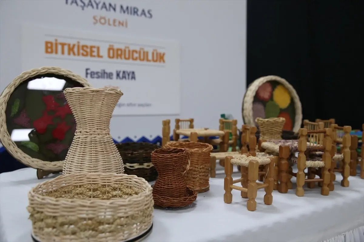 Rize'de Yaşayan Miras Şöleni Coşkusu: 97 Sanatçı Sahne Aldı