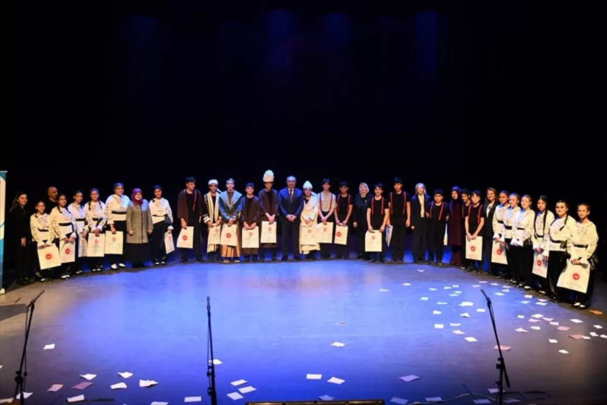 Tekirdağ’da Çocukların Altın Çağ Tiyatrosu Büyük Alkış Aldı