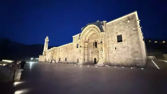 Divriği Ulu Camii'nin Gece Işıltısı: Restorasyon Sonrası Aydınlatma Harikası