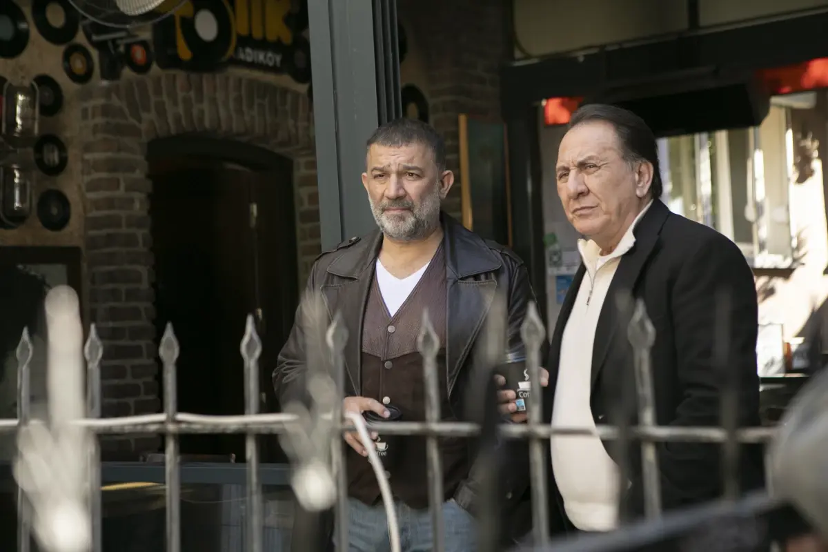 Şevket Çoruh ve Özgür Ozan'dan 'Disko Akımı'yla Sosyal Medyada Yeni Dalga