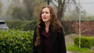 Oya Unustası, Berrak’ın Çelişkili Dünyasını Anlatıyor