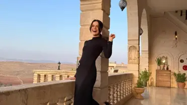 Sinem Ünsal'ın Siyah Elbisesi Albora Konağı'nda Büyüledi