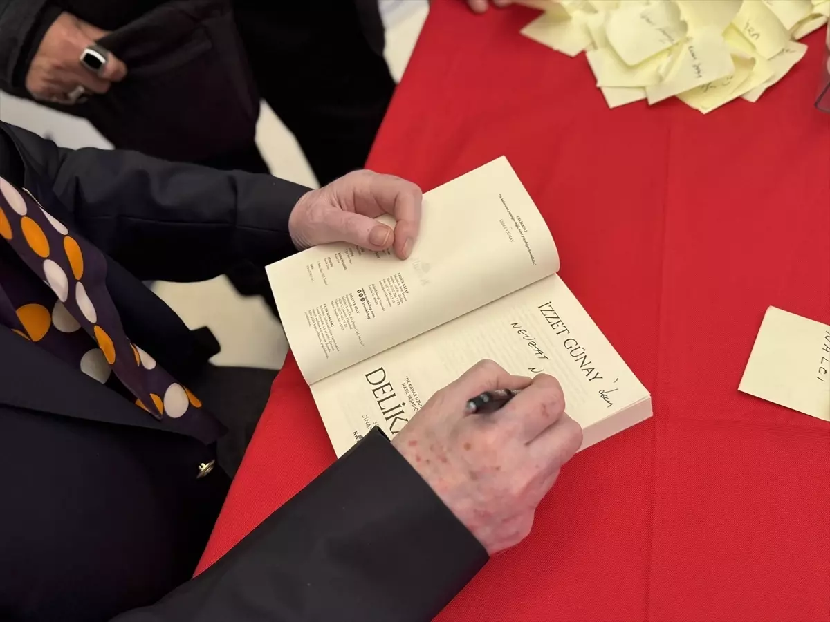 İzzet Günay, Yeni Kitabıyla Hayranlarıyla Buluştu