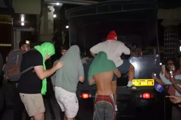 Operasyon sırasında ele geçirilen kamera ekipmanları