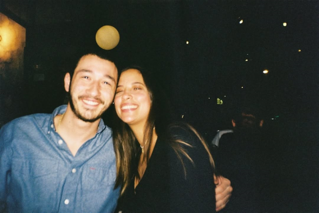 Nişan töreni sonrası kutlama anı