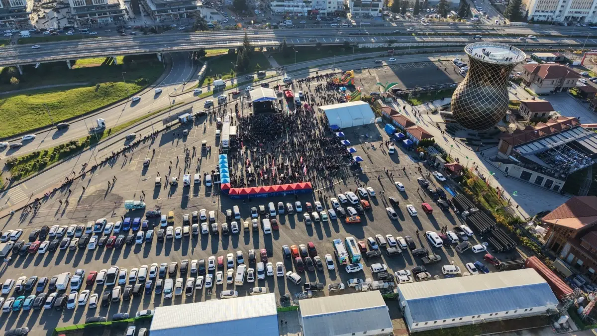 Rize’de 8. Hamsi Festivali Coştu: 2 Saatte 2 Ton Lezzet