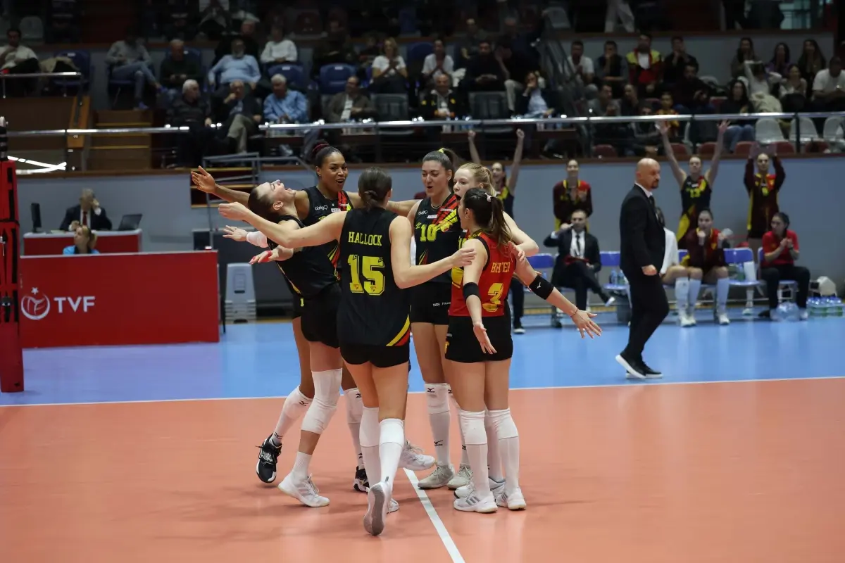 Göztepe, Galatasaray'ı İzmir Atatürk Voleybol Salonu'nda Karşılıyor