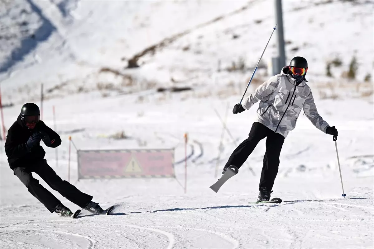 Erciyes Dağında Kayak Coşkusu: Sezon Resmi Açıldı!