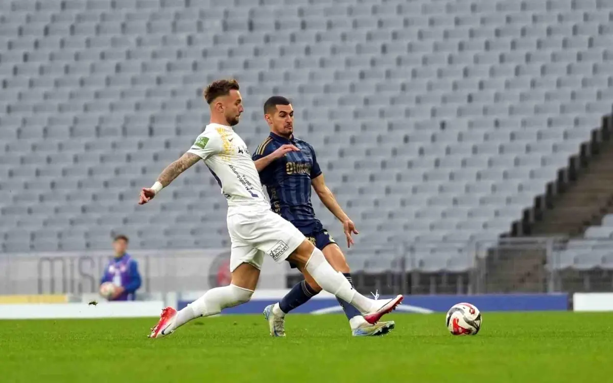 Fenerbahçe ve Eyüpspor İlk 15 Dakikada Nefes Kesici Bir Çekişmeye Sahne Oldu