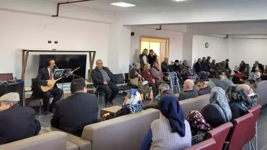 Yaşar Aydın'dan Huzurevi Konseri: Eskişehir'de Yaşlılar Neşeyle Şarkı Söylüyor