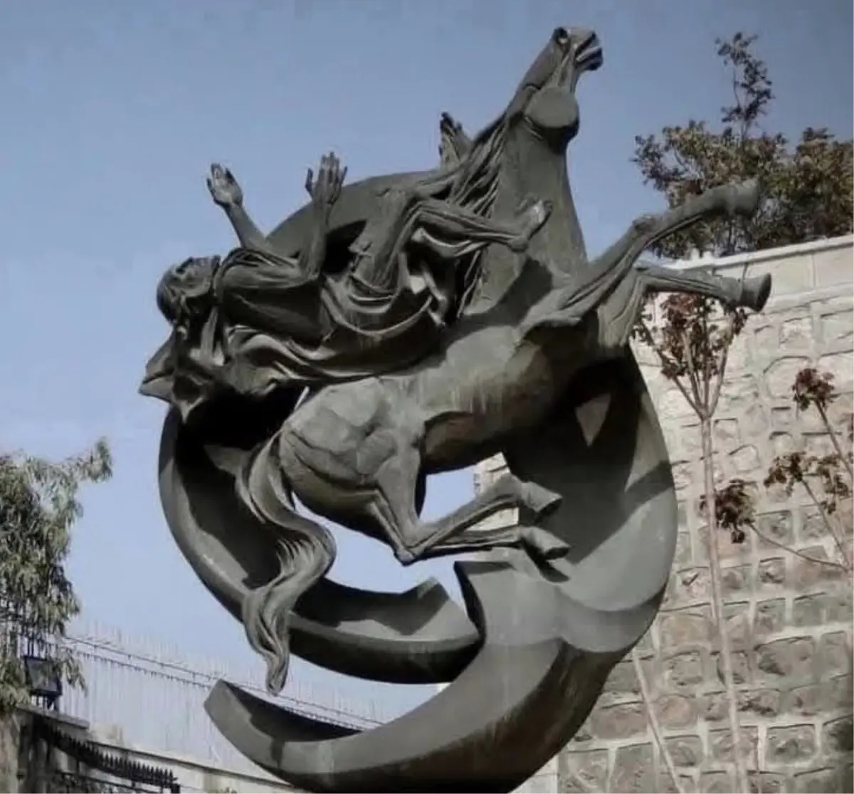 Şam’da Aziz Paul Heykeli Çalındı: Tarihi Eserin Kayboluşu